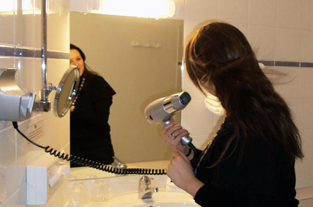 Les Colonnes Strasbourg Zenith Hotel Eckbolsheim Bilik gambar